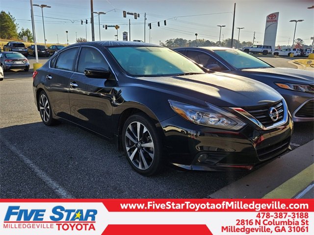 Used 2016 Nissan Altima 2.5 SR w/ Interior Lighting Package
