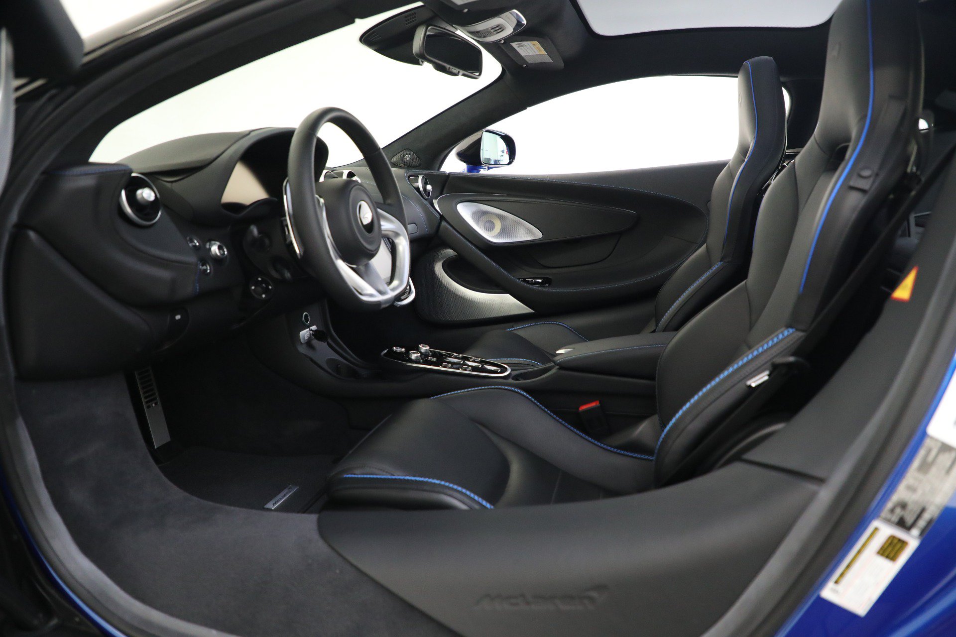 Used 2023 McLaren GT RWD image 23