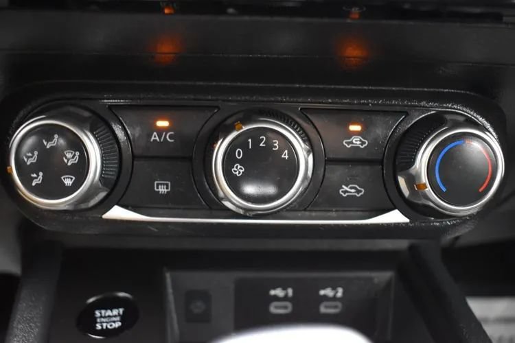 Used 2025 Nissan Kicks SV FWD image 32