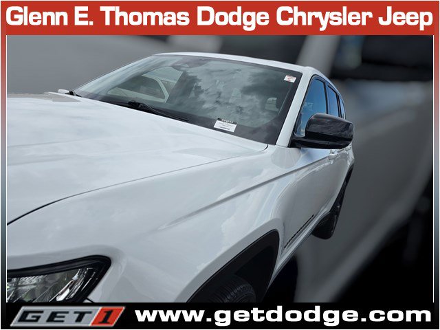 Certified 2023 Jeep Grand Cherokee Limited w/ Luxury Tech Group II RWD image 6