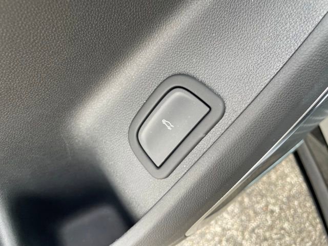 Used 2025 Chevrolet Traverse High Country image 11