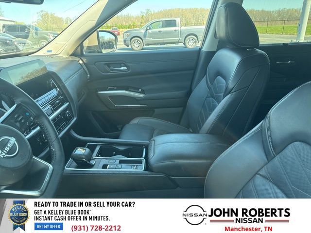 Used 2024 Nissan Pathfinder Platinum w/ Cargo Package image 9