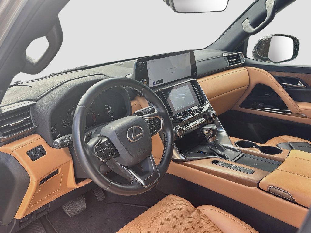 Used 2024 Lexus LX 600 4WD w/ Appearance Package image 9