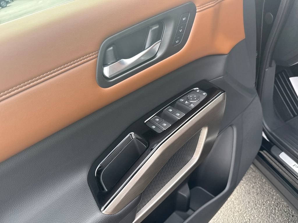 Used 2024 Nissan Pathfinder Platinum w/ Cargo Package image 14