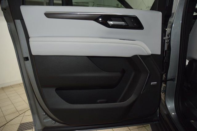 New 2026 Chevrolet Suburban Premier w/ Sun And Tow Package AWD/4WD image 43