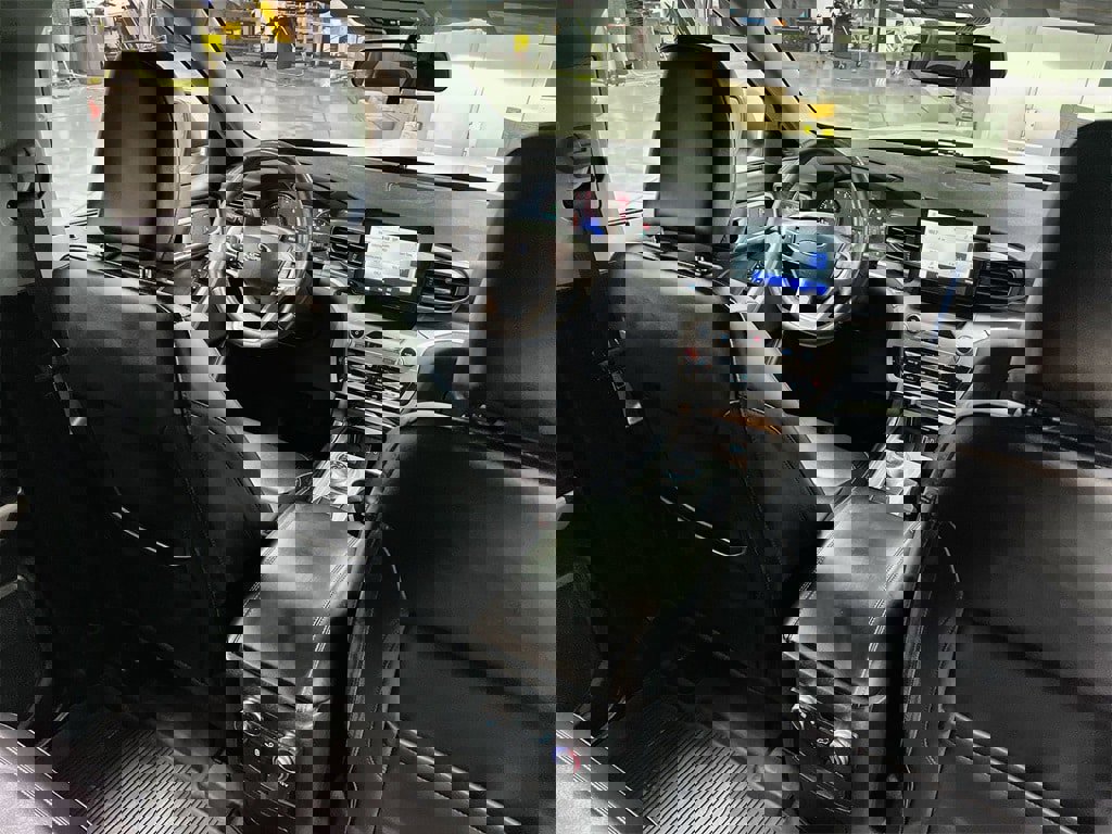 Used 2022 Ford Explorer XLT w/ Equipment Group 202A image 19