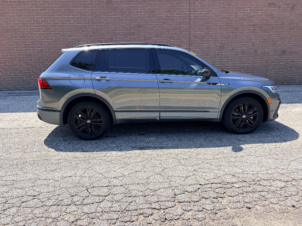 Used 2022 Volkswagen Tiguan SE R-Line AWD/4WD image 6