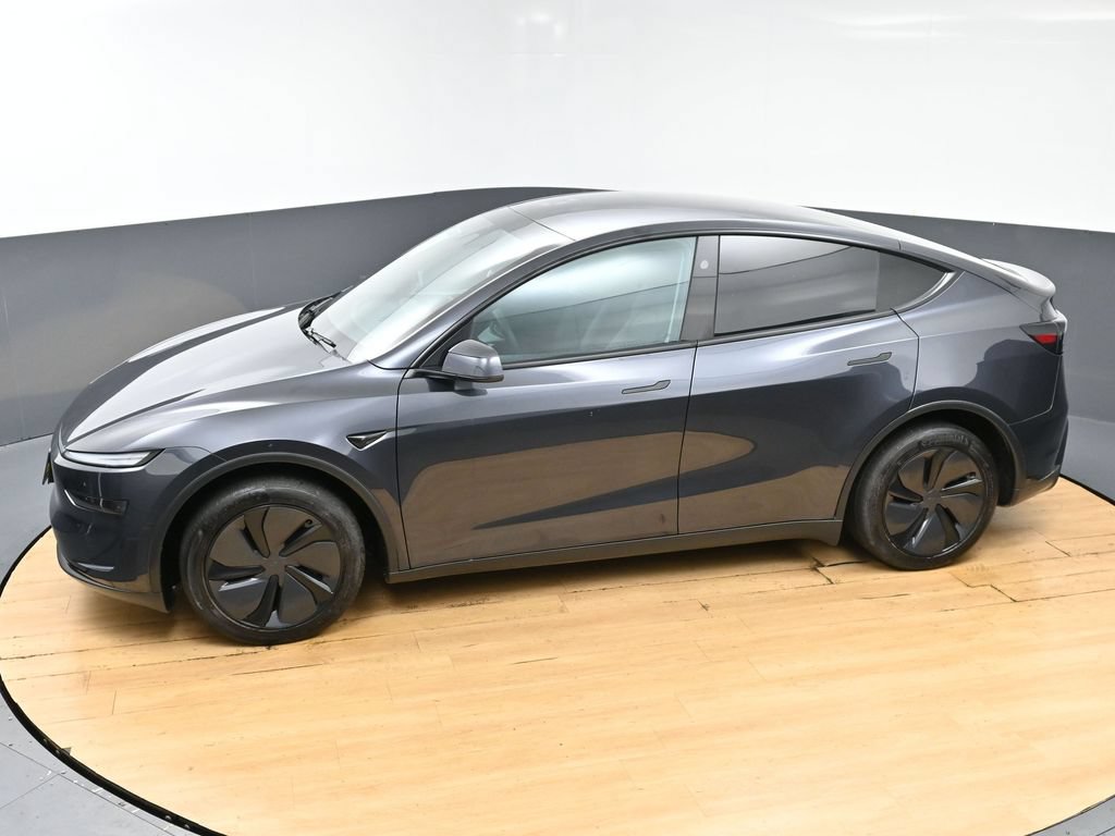 Used 2026 Tesla Model Y Long Range RWD image 3