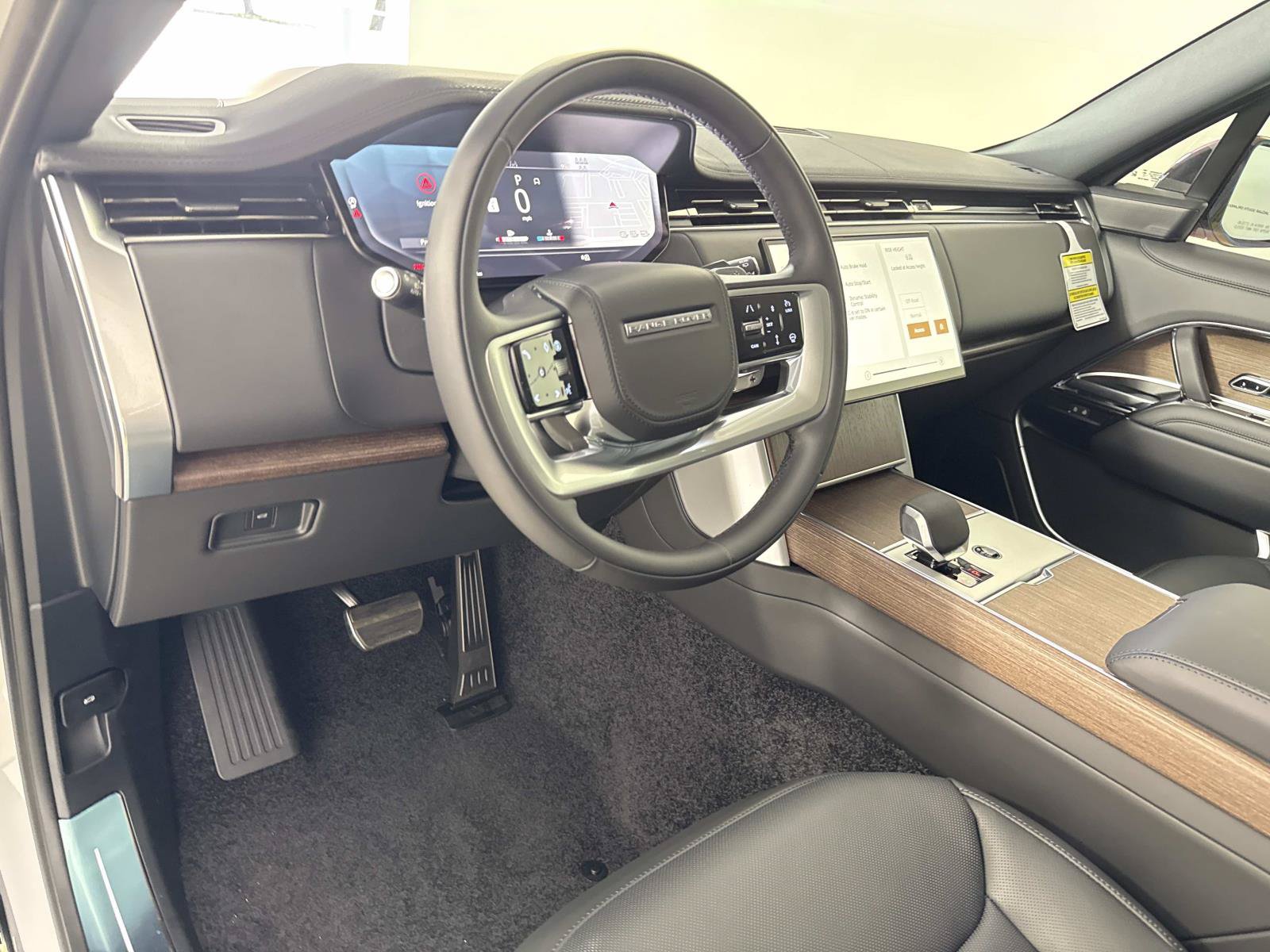 New 2026 Land Rover Range Rover Long Wheelbase SE AWD/4WD image 22
