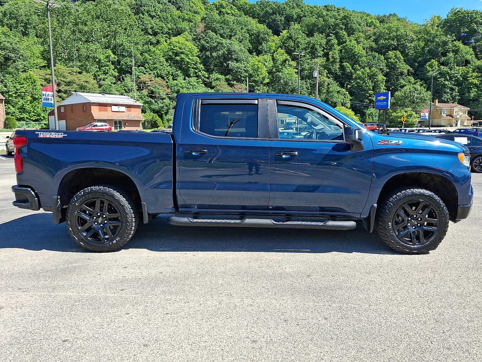 Used 2022 Chevrolet Silverado 1500 LT Trail Boss w/ LT Trail Boss Premium Package AWD/4WD image 7