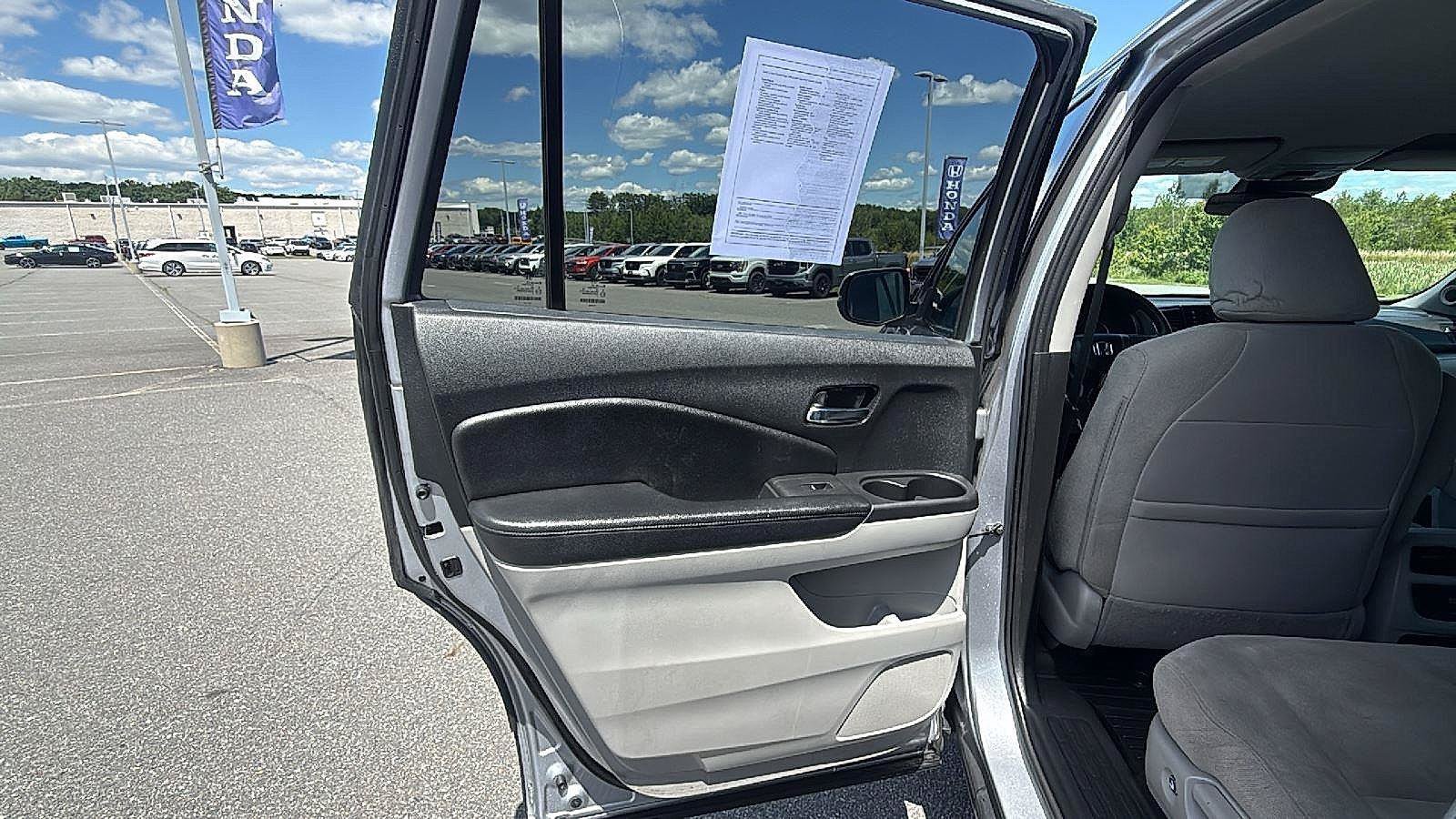 Used 2021 Honda Pilot EX image 24