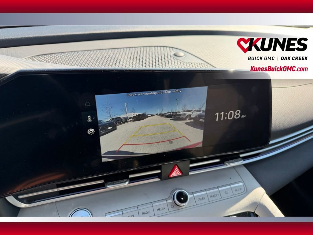 Used 2025 Hyundai Elantra Limited image 18