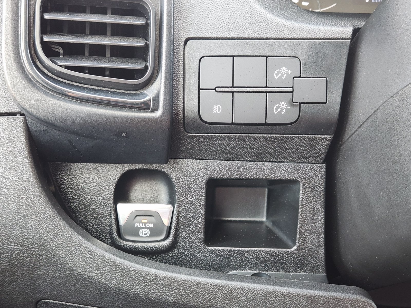 Used 2025 RAM ProMaster 2500 w/ U-Haul Equipment Group FWD image 28