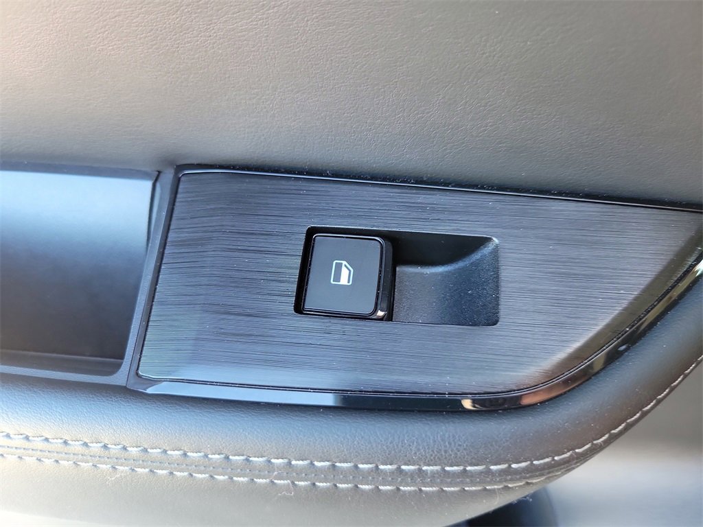 Used 2024 Nissan Rogue SV image 19