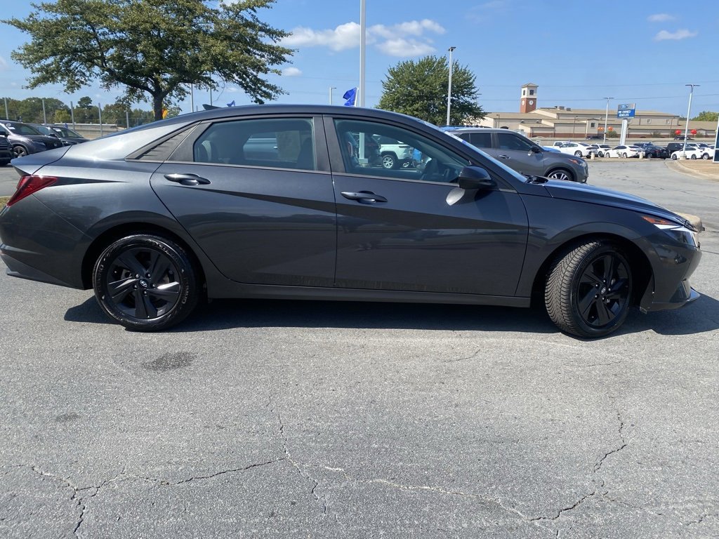 Used 2023 Hyundai Elantra SEL w/ Preferred Accessory Package image 8