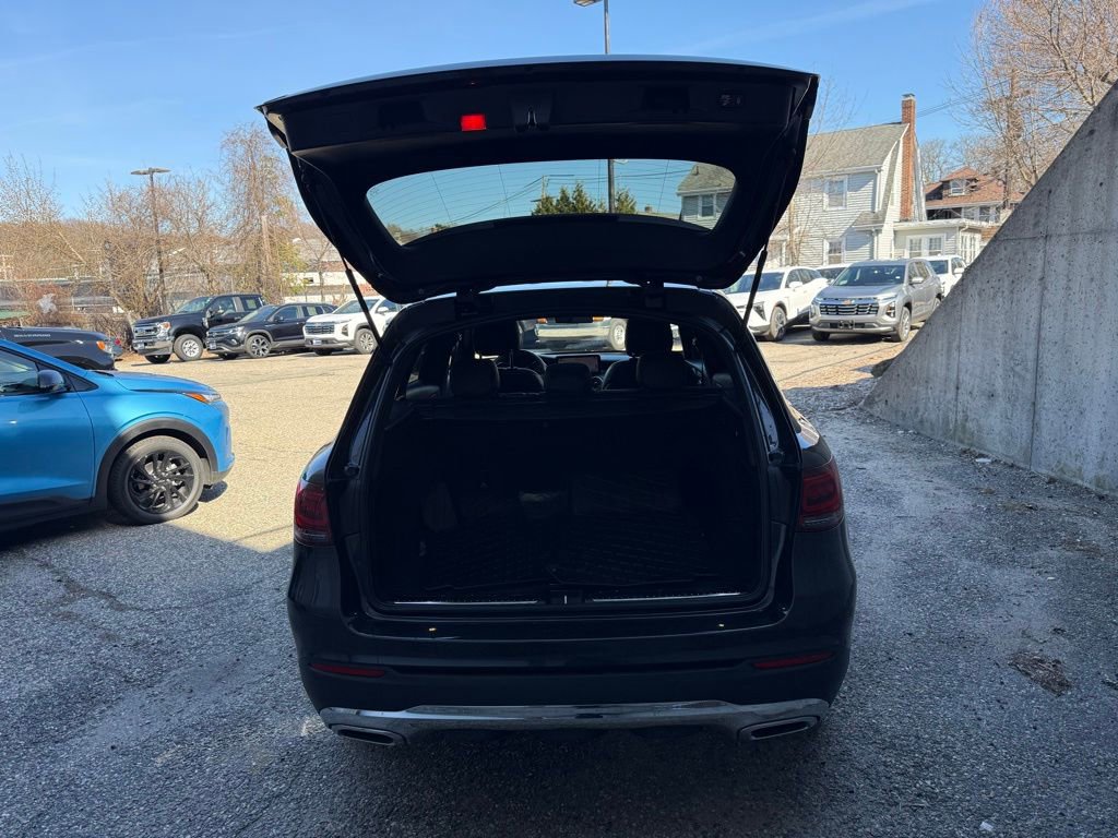Used 2022 Mercedes-Benz GLC 300 4MATIC image 4