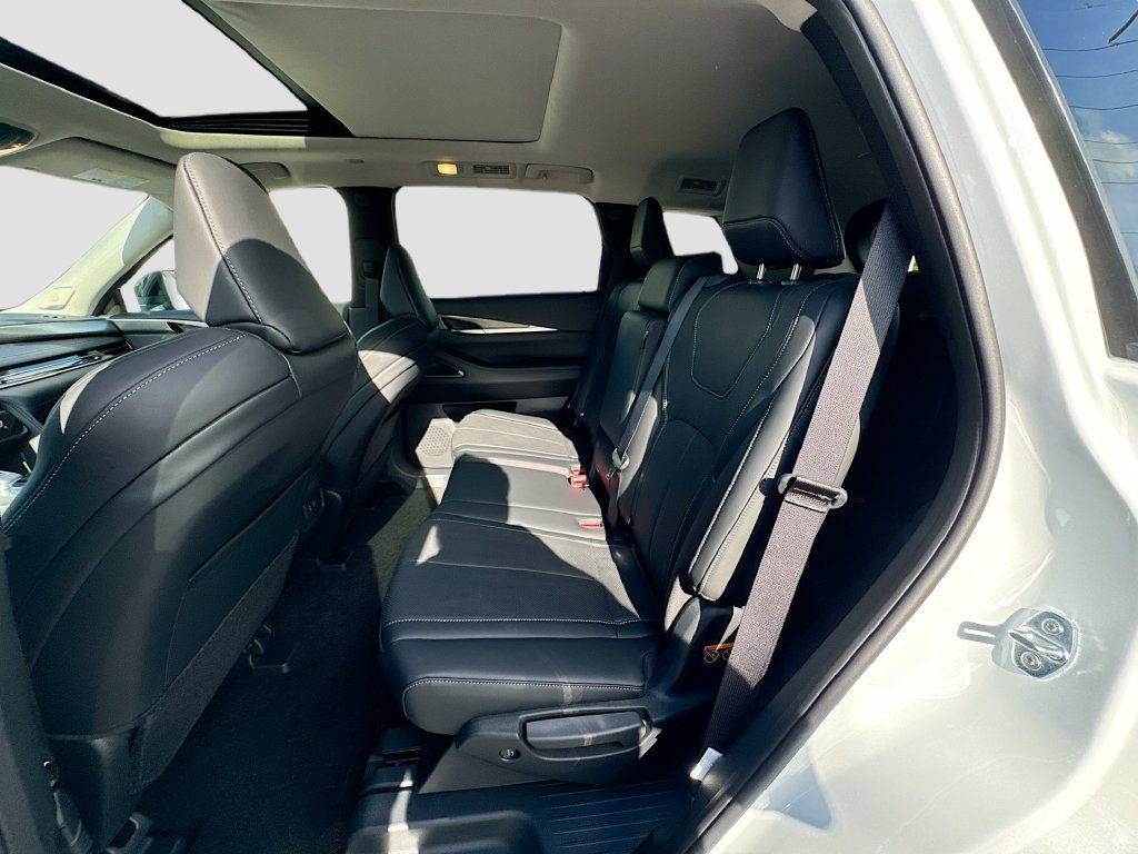 Used 2027 INFINITI QX60 Luxe w/ Cargo Package FWD image 27