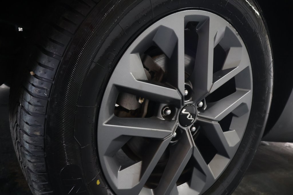 Used 2024 Kia Telluride LX image 31