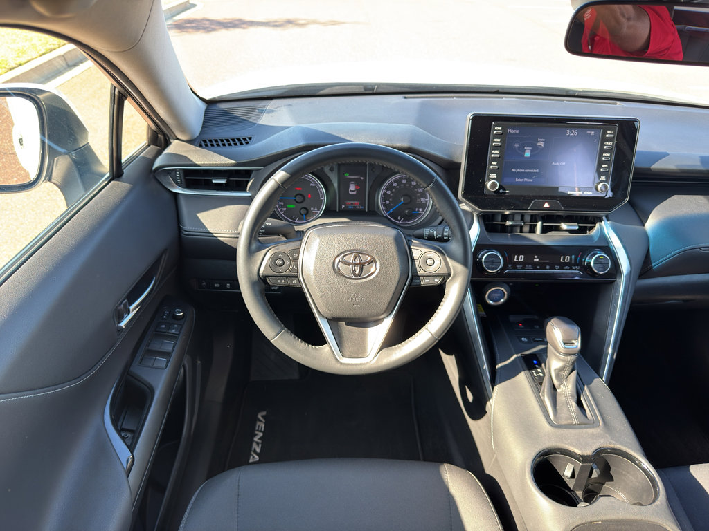 Used 2022 Toyota Venza LE image 21