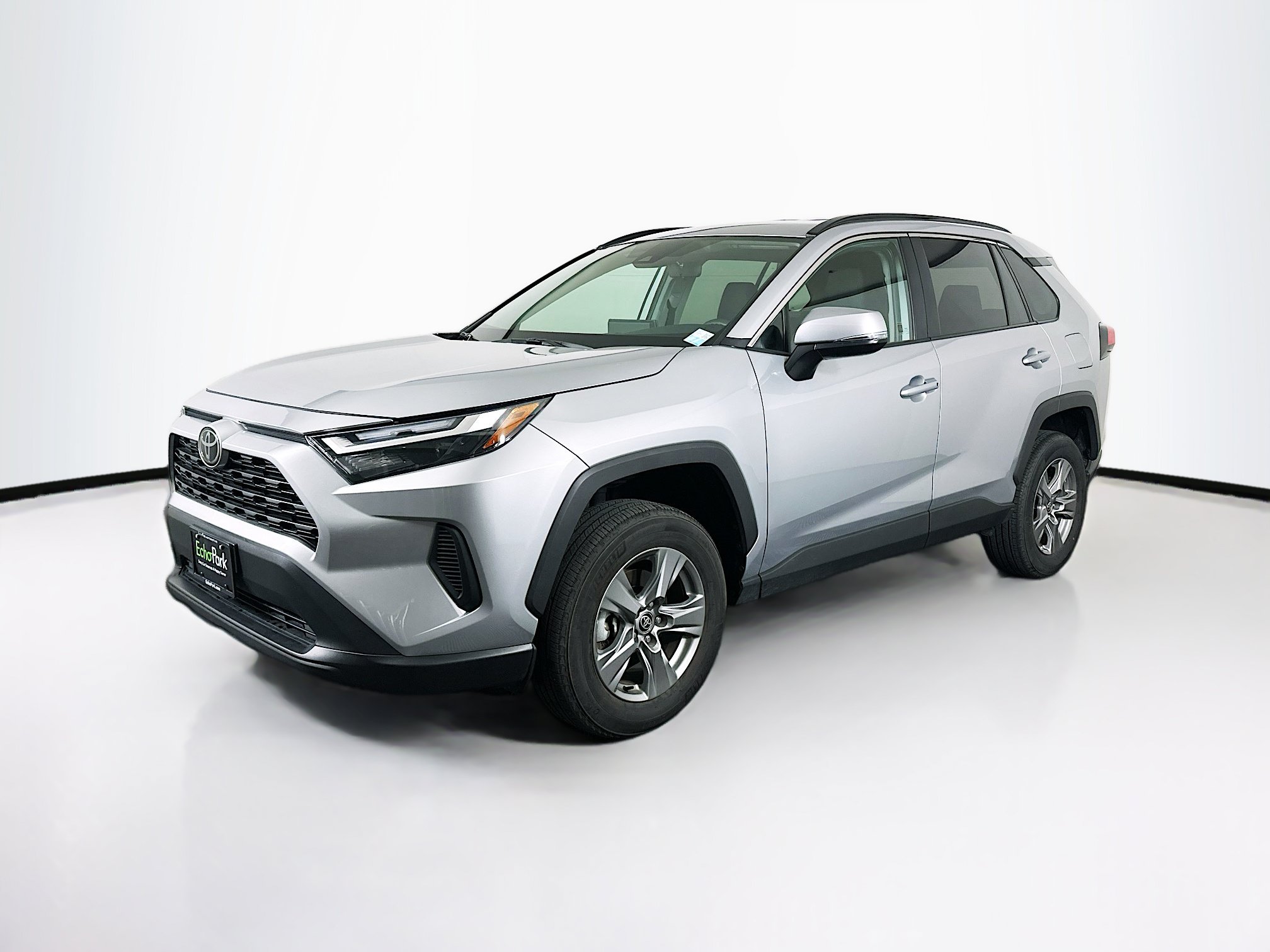 Used 2025 Toyota RAV4 XLE AWD/4WD image 3