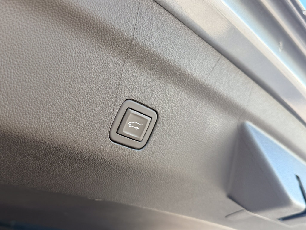 Certified 2025 Chevrolet Tahoe Premier AWD/4WD image 11