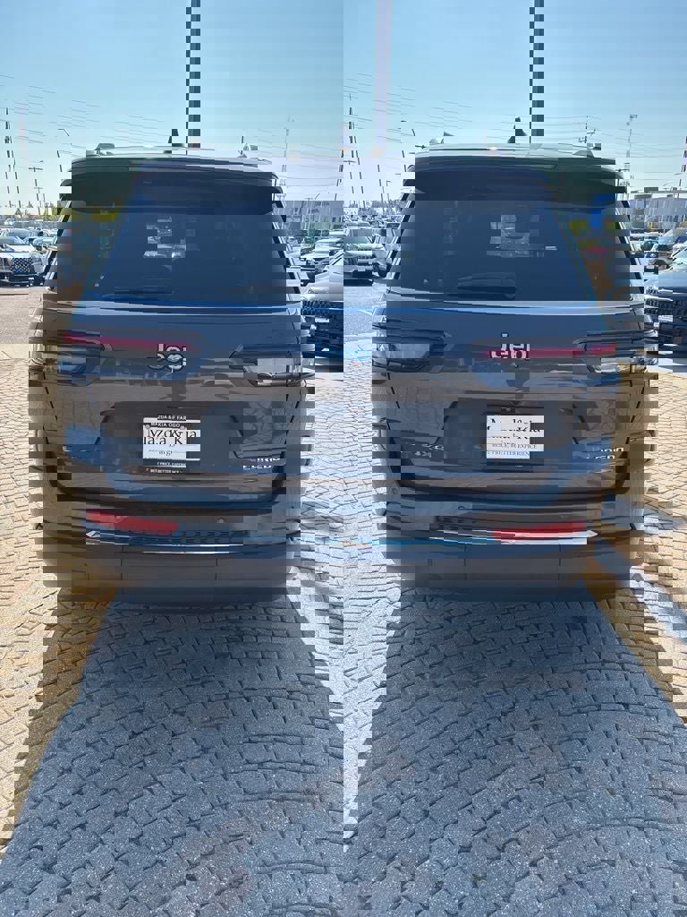 Used 2022 Jeep Grand Cherokee L Laredo w/ Luxury Tech Group I image 6