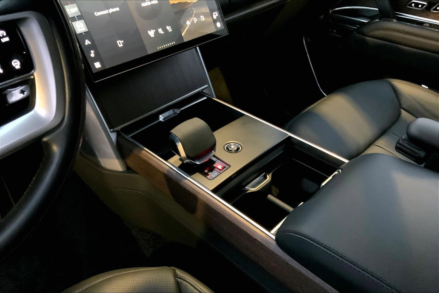 Used 2024 Land Rover Range Rover SE image 16