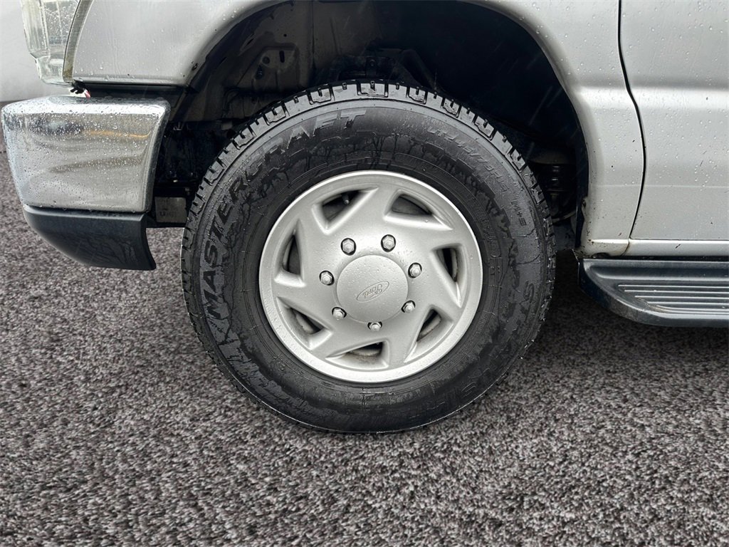 Used 2011 Ford E-350 and Econoline 350 XLT image 10