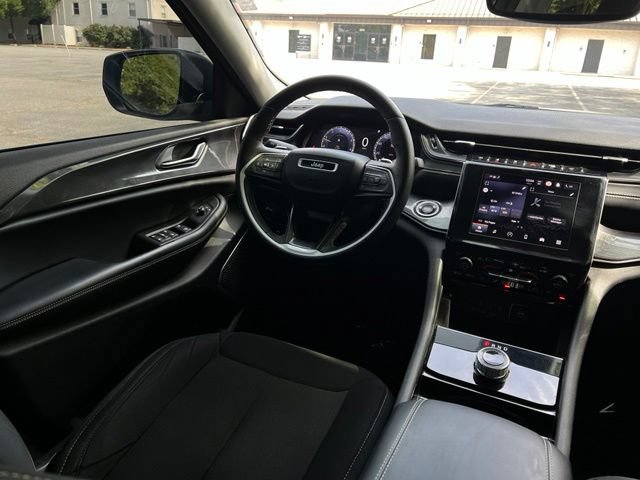 Used 2021 Jeep Grand Cherokee L Laredo w/ Luxury Tech Group I AWD/4WD image 29