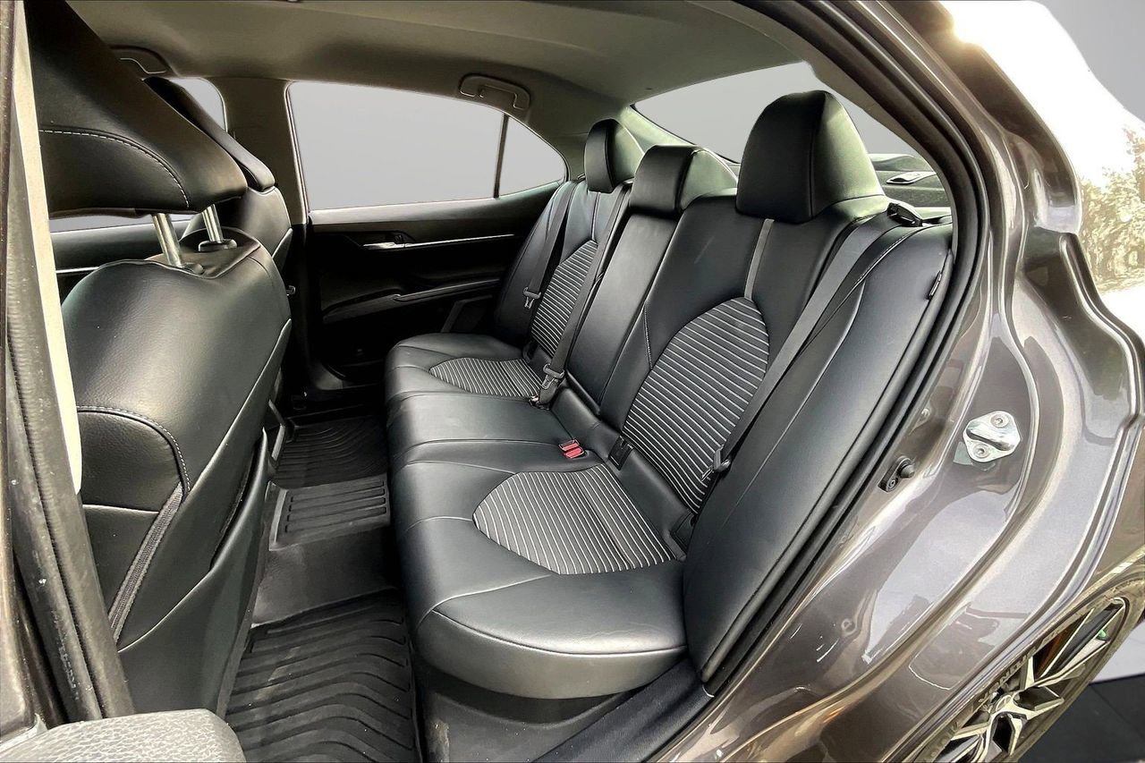Used 2022 Toyota Camry SE FWD image 21
