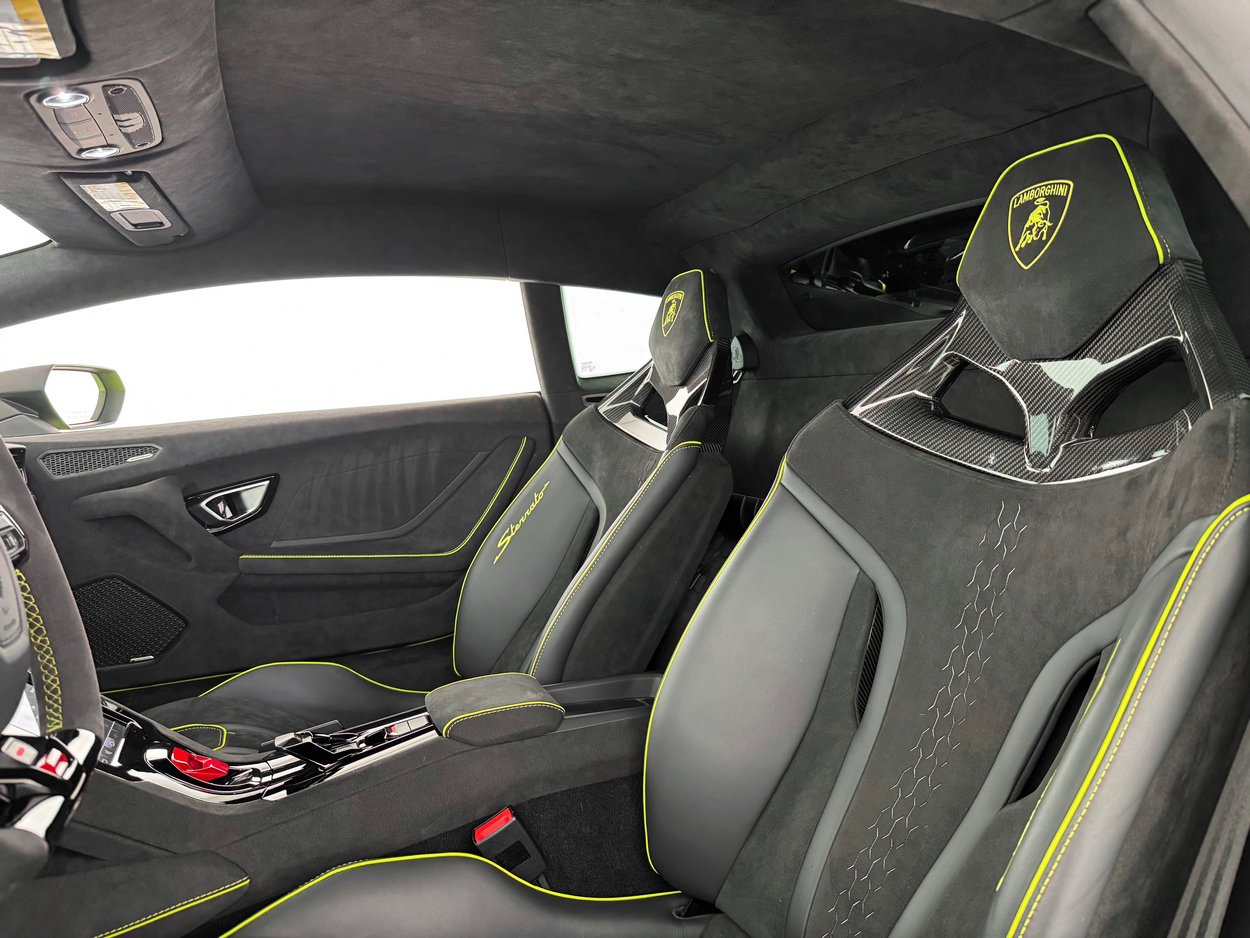 Used 2023 Lamborghini Huracan Sterrato image 17