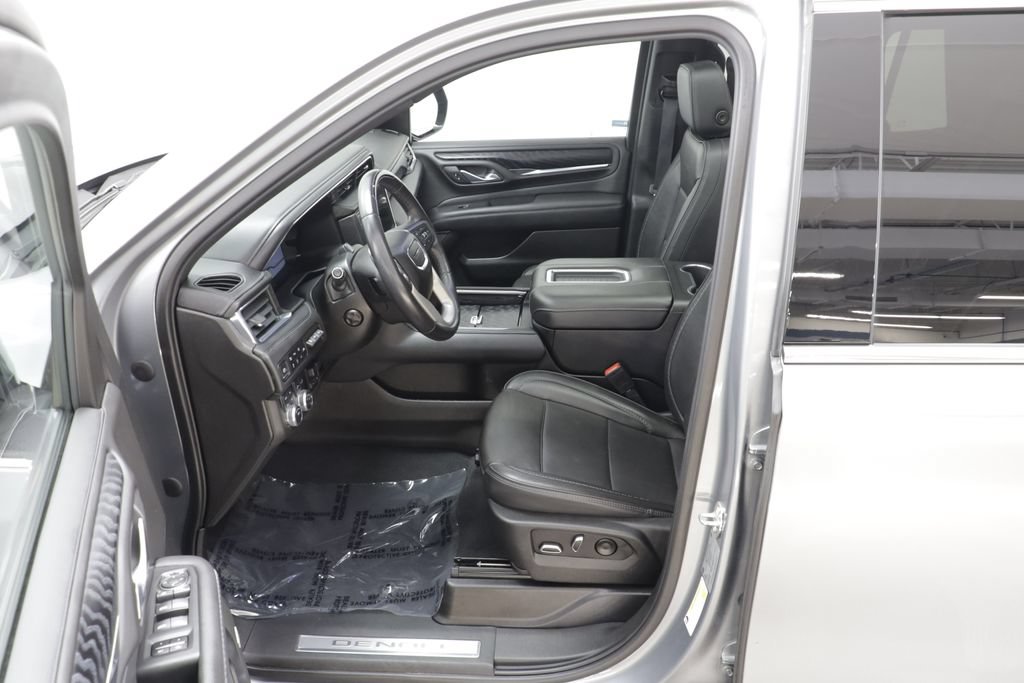 Used 2023 GMC Yukon Denali w/ Advanced Technology Package AWD/4WD image 6
