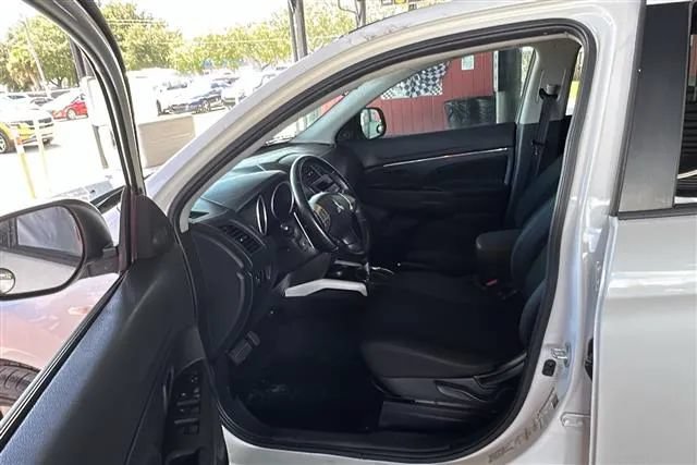 Used 2013 Mitsubishi Outlander Sport ES FWD image 3