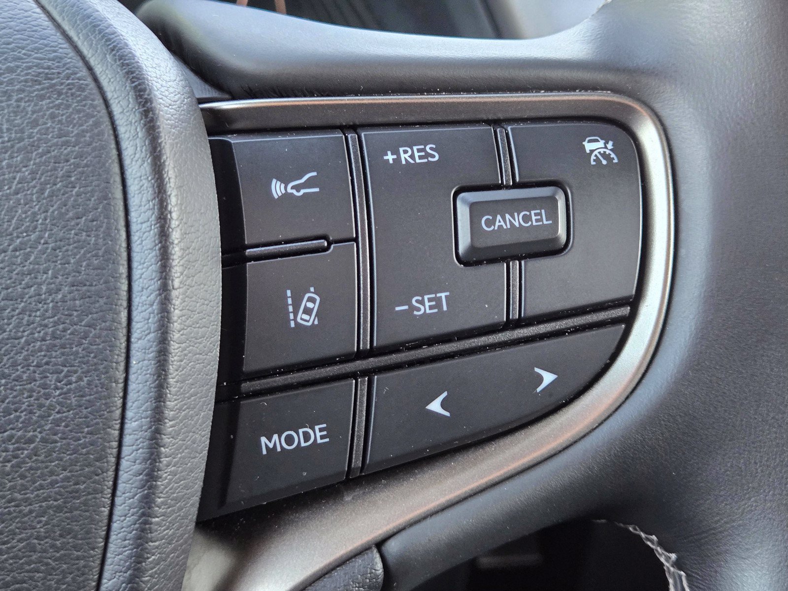 Used 2022 Lexus UX 200 w/ Accessory Package (Z2) FWD image 27