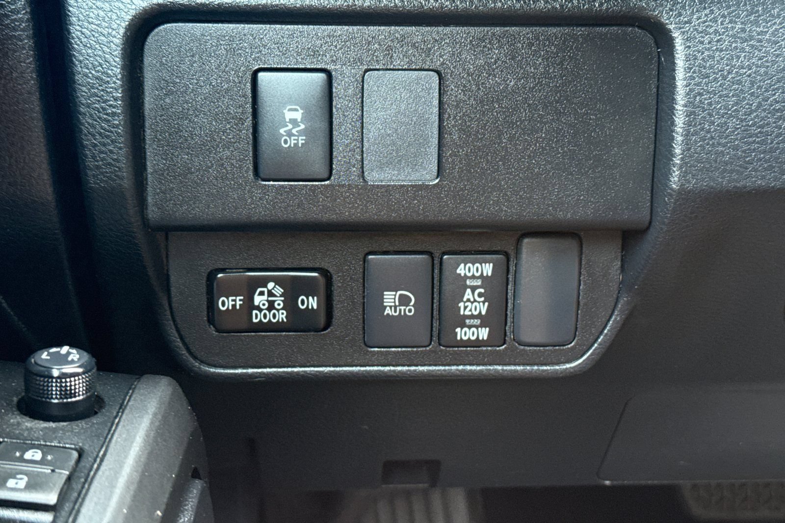 Used 2020 Toyota Tacoma TRD Off-Road w/ TRD Premium Off Road Package AWD/4WD image 41