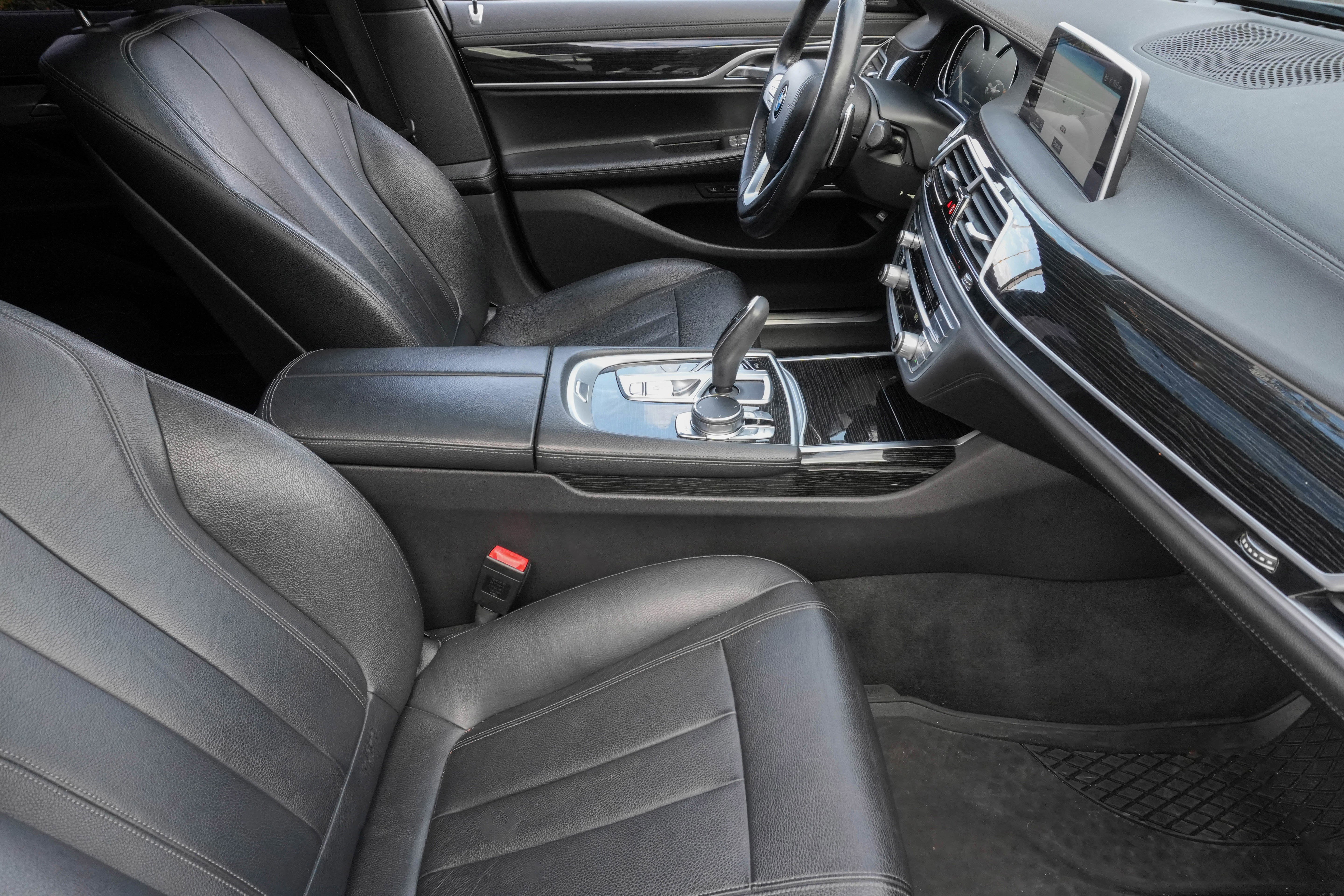 Used 2019 BMW 740i w/ M Sport Package image 13