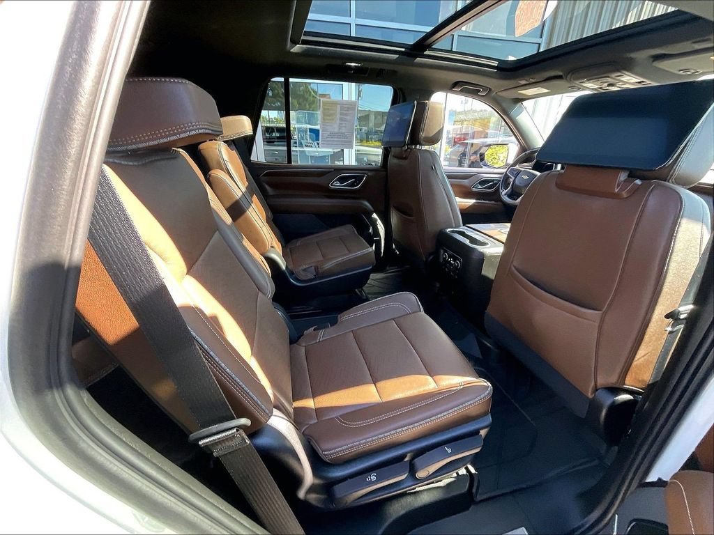 Used 2023 Chevrolet Tahoe High Country w/ Advanced Technology Package AWD/4WD image 16