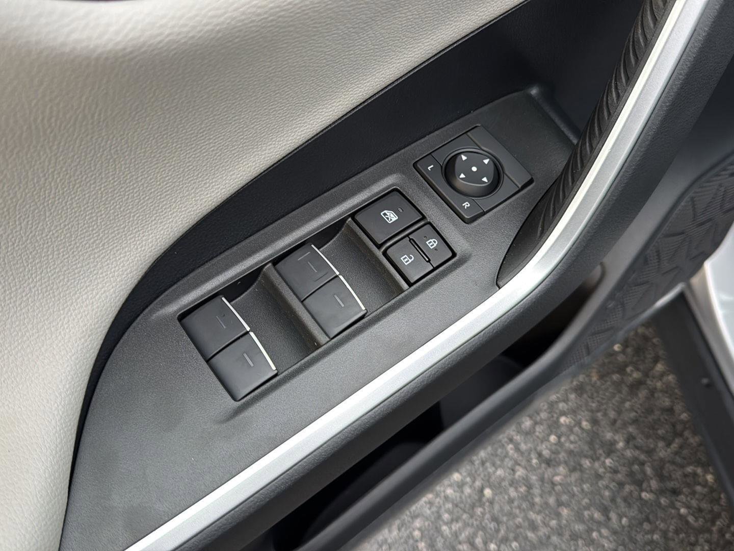 New 2025 Toyota RAV4 Limited image 30