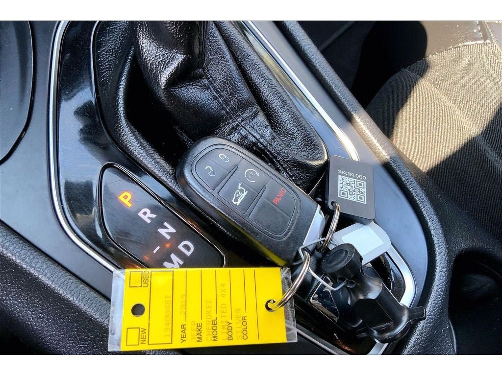 Used 2019 Jeep Cherokee Limited AWD/4WD image 14