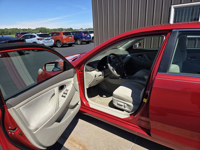 Used 2011 Toyota Camry LE FWD image 17