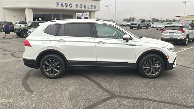 Used 2023 Volkswagen Tiguan SE image 2