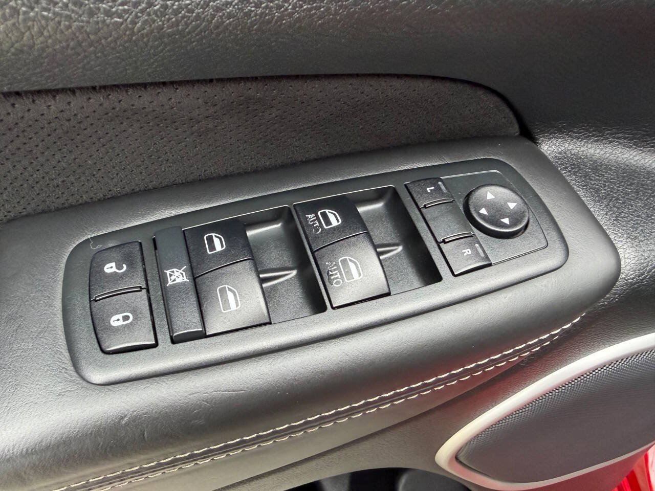 Used 2014 Jeep Grand Cherokee SRT8 w/ Luxury Group II AWD/4WD image 17