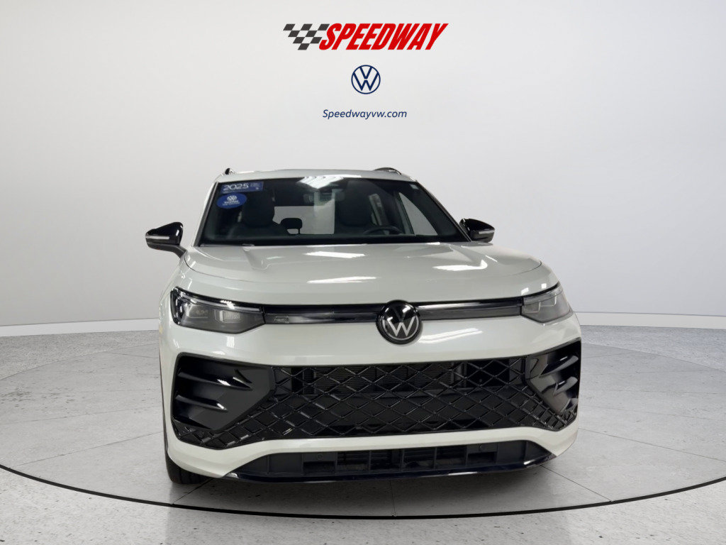 Certified 2025 Volkswagen Tiguan SE R-Line AWD/4WD image 7