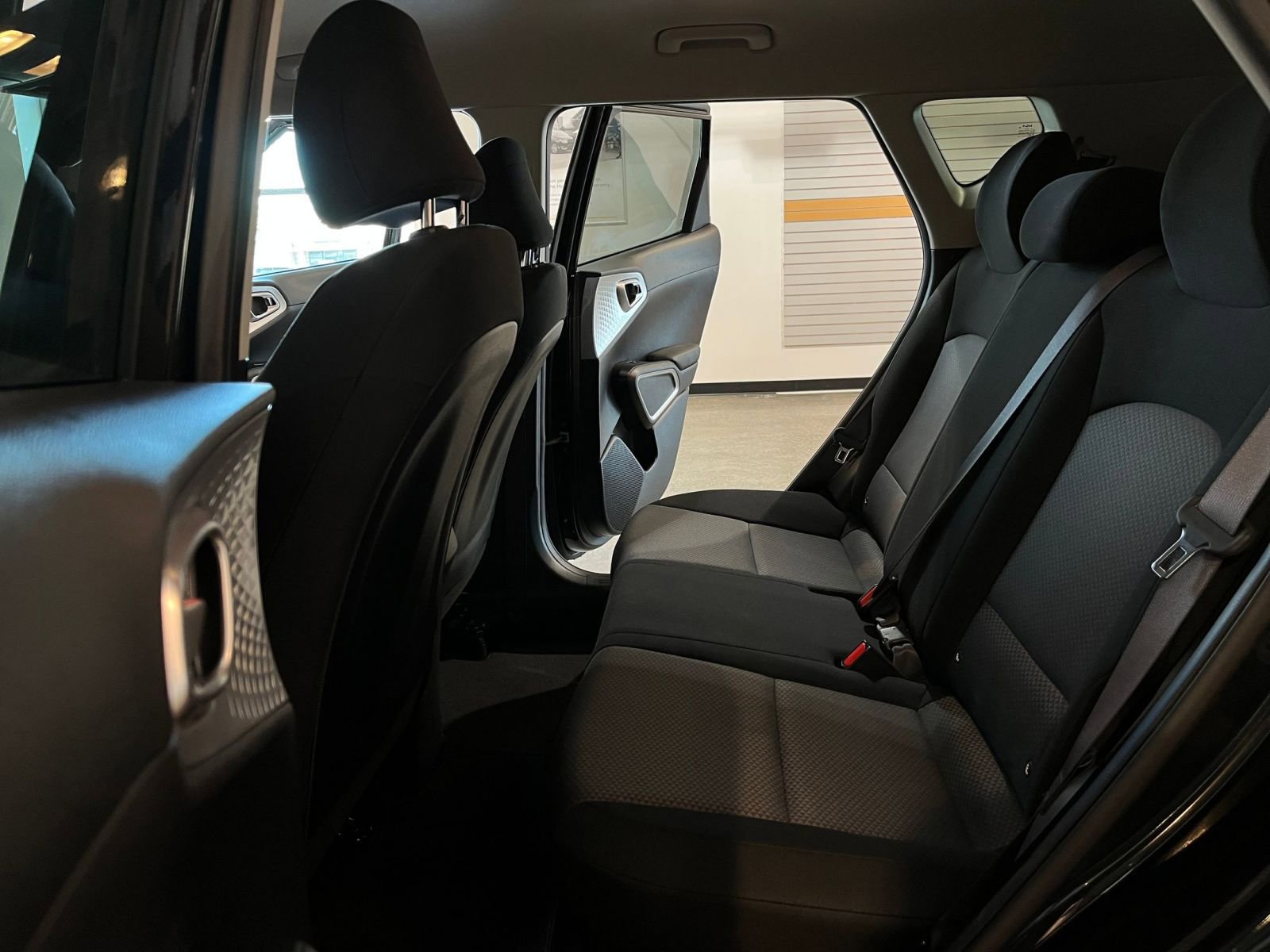 Used 2025 Kia Soul LX w/ LX Technology Package FWD image 24