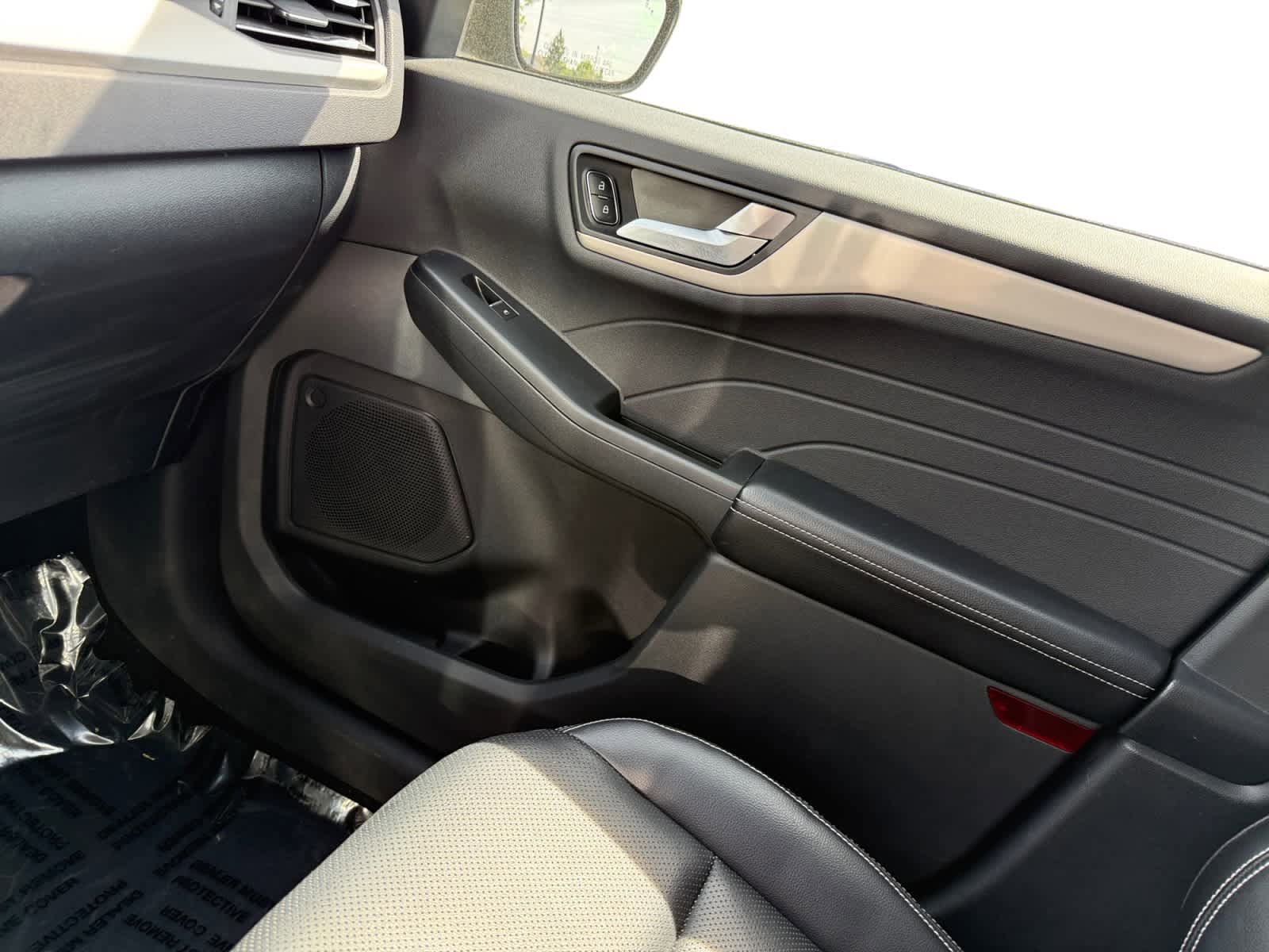 Used 2022 Ford Escape SEL w/ Technology Package image 19