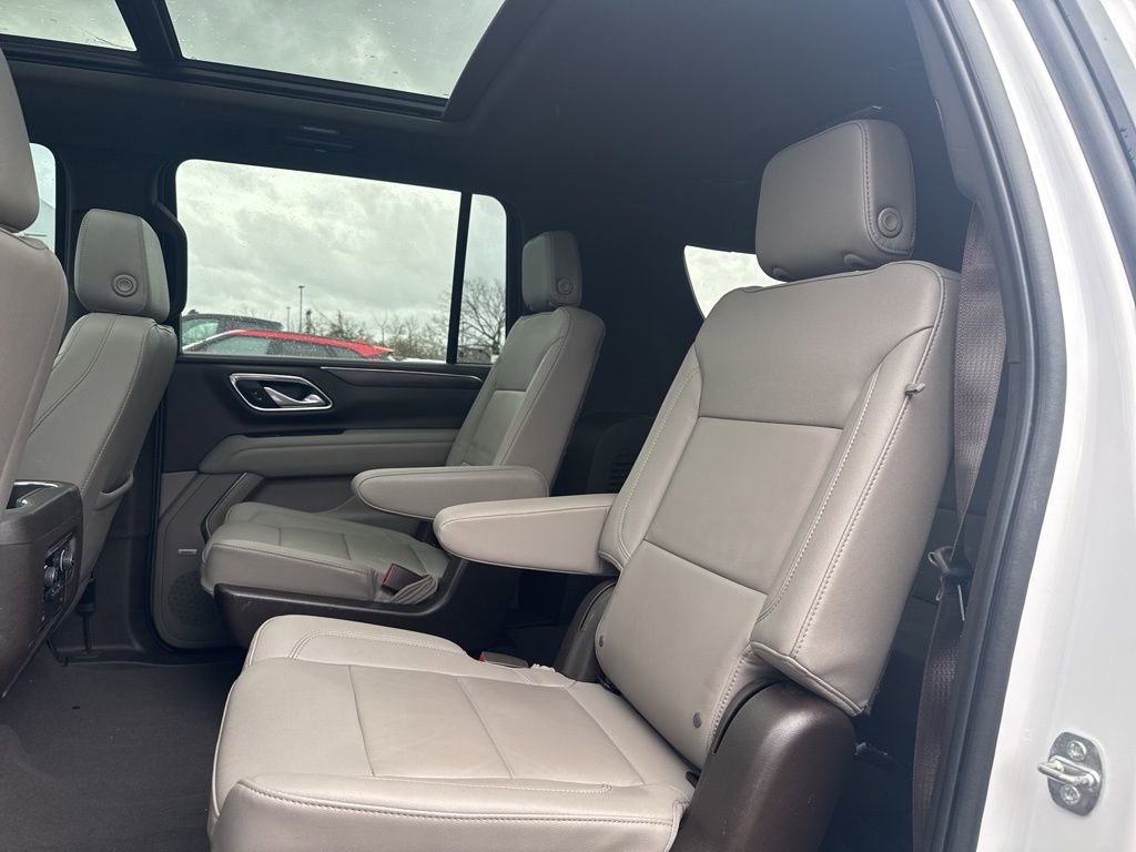 Used 2023 Chevrolet Suburban LT w/ Luxury Package image 12