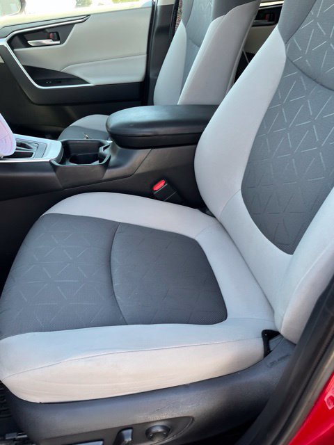 Used 2021 Toyota RAV4 XLE w/ Convenience Package FWD image 6