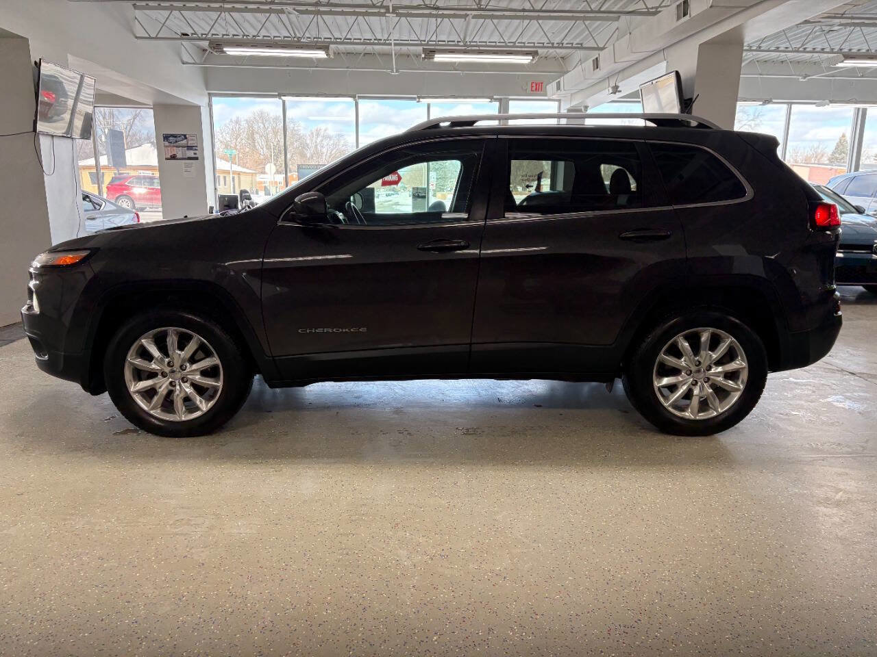 Used 2015 Jeep Cherokee Limited w/ Luxury Group image 12