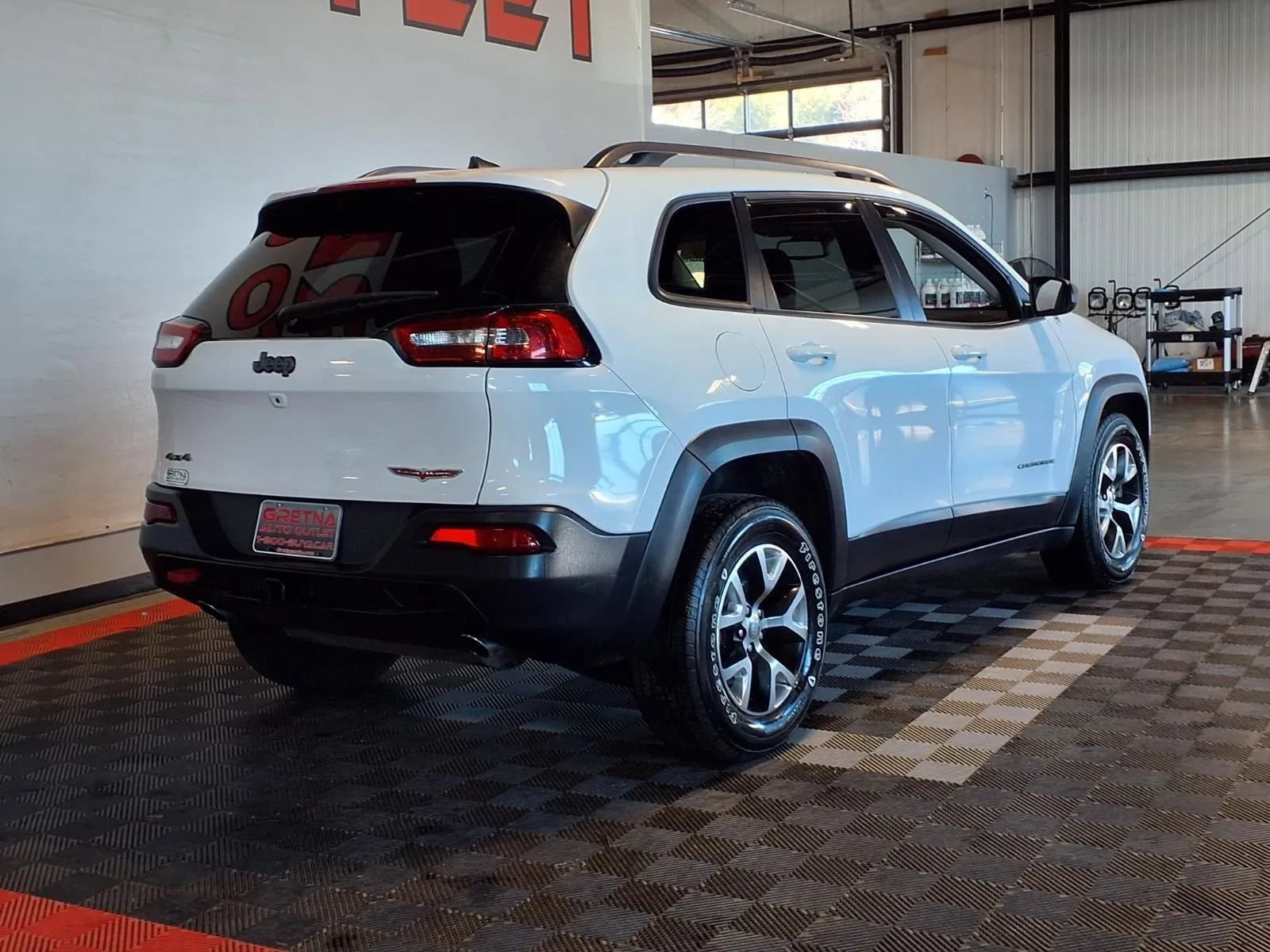 Used 2017 Jeep Cherokee Trailhawk w/ Cold Weather Group AWD/4WD image 7