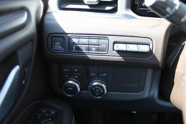 Used 2022 GMC Yukon Denali AWD/4WD image 29